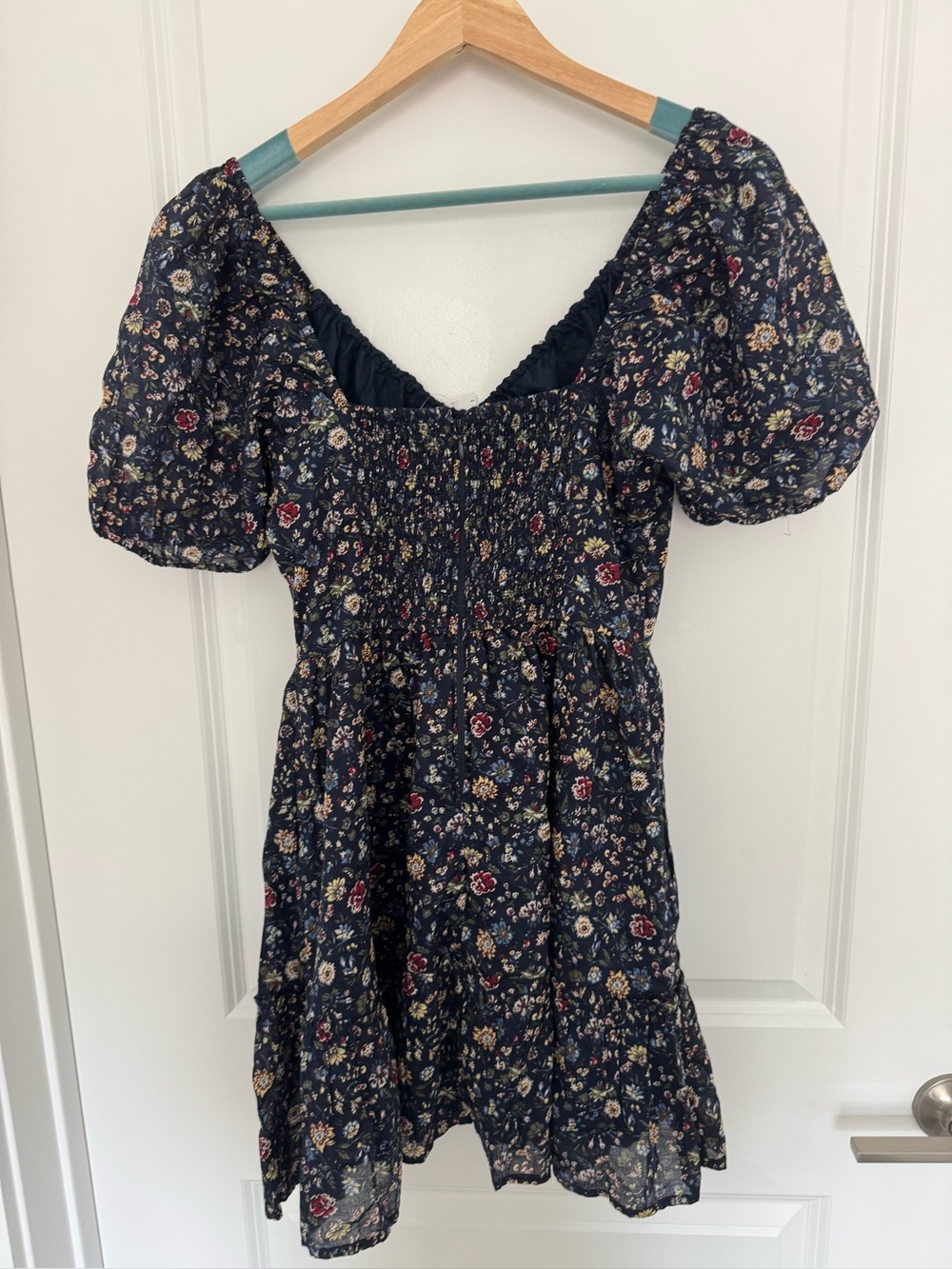 NWT Abercrombie & Fitch
Puff Sleeve Tie-Front Mini Dress Navy Floral - Picture 8 of 9
